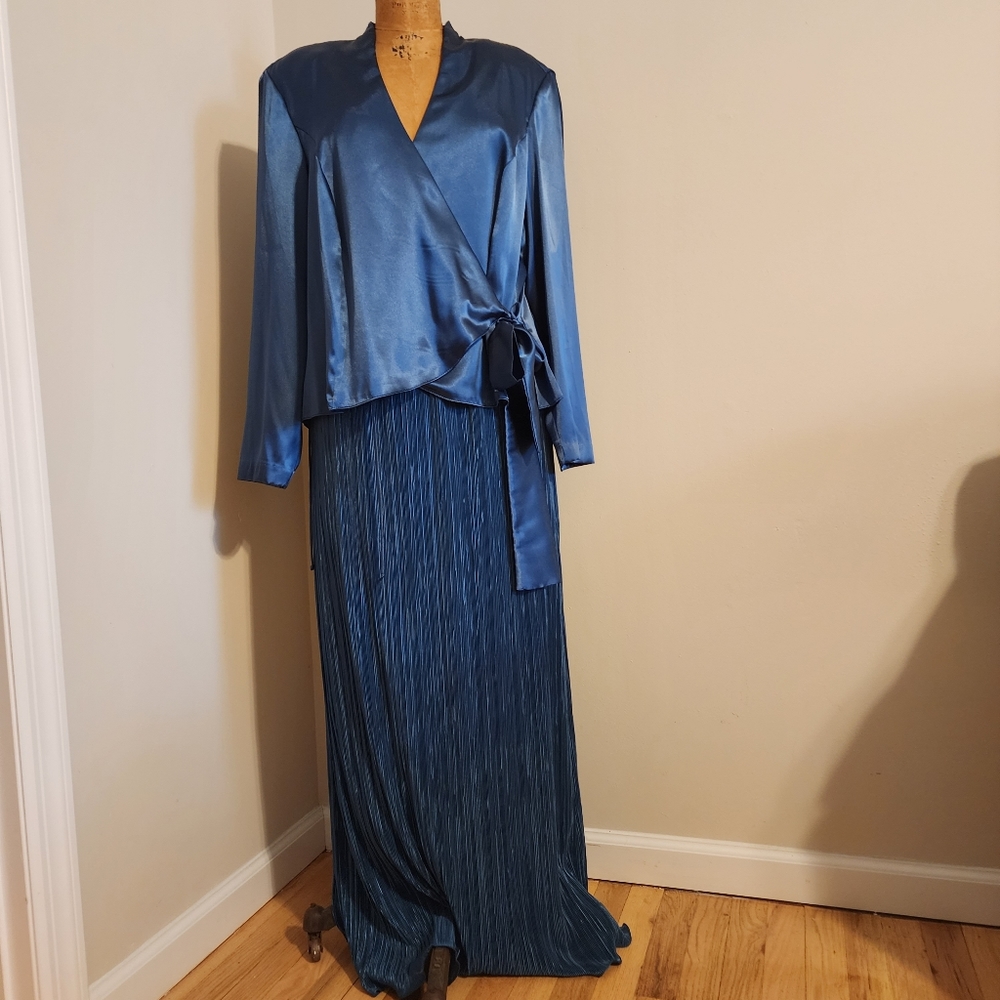 Ladies Blue Green Formal Set Size 20W
